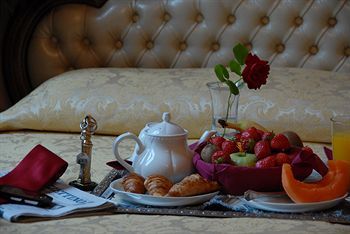 Hotel Pensione Accademia Villa Maravege