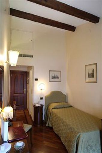 Hotel Pensione Accademia Villa Maravege