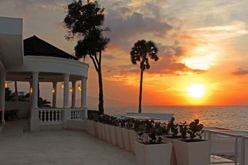 Hotel Ocean Village Deluxe Resort & Spa