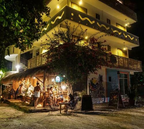 Hostal Bikini Beach House
