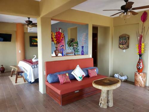 Casa Arcoiris Zihuatanejo B&B