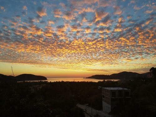 Casa Arcoiris Zihuatanejo B&B