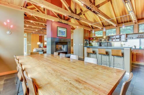 Fidalgo Island Waterfront Stunner