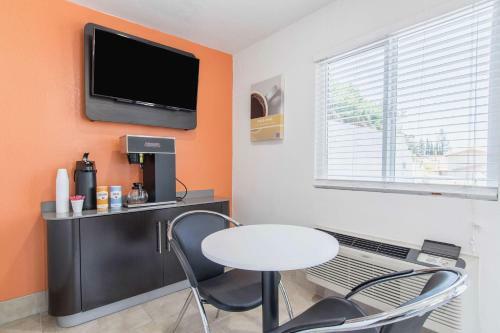 Hotel Motel 6 Orange - Anaheim