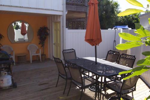 Blue Dolphin Inn - Flamingo Up Home