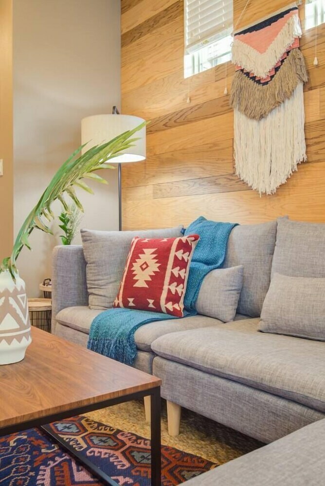Spacious 3br/3ba Minutes From Dt By Domio