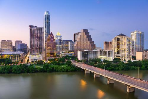 Apartamento 1800 E 4th Street Condo #356