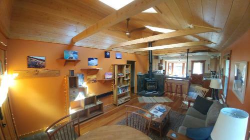 Bellingham Bungalow - Gas Fireplace & Garden!