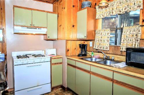 0450-shore Acres Lodge Unit 106 To Unit 111