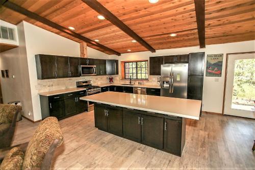 1758 - Slice Of Paradise Home