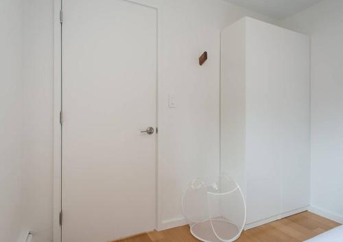 Apartamento Modern, Spacious, Two Bedroom With Balcony!