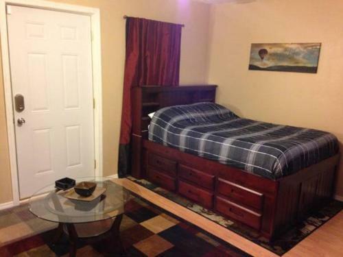 Lewis & Pearl Vacation Apartment A