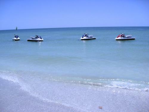 Apartamento Bay Drive Two-bedroom Condo Unit D