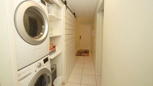 Apartamento Bay Drive Two-bedroom Condo Unit D