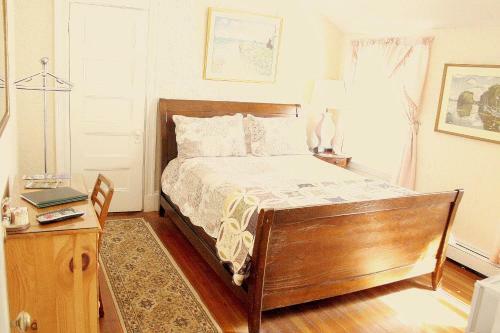 Posada The Coolidge Corner Guest House: A Brookline Bed And Breakfast