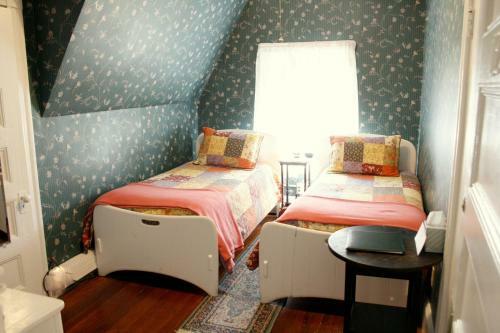 Posada The Coolidge Corner Guest House: A Brookline Bed And Breakfast