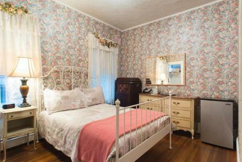 Posada The Coolidge Corner Guest House: A Brookline Bed And Breakfast