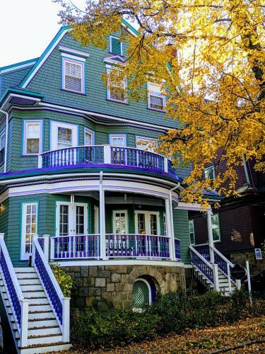 Posada The Coolidge Corner Guest House: A Brookline Bed And Breakfast