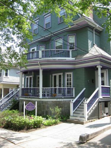 Posada The Coolidge Corner Guest House: A Brookline Bed And Breakfast