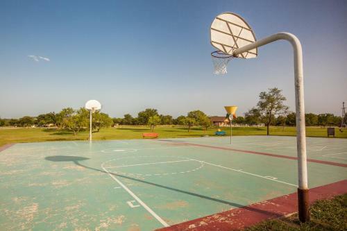 Bay Landing Camping Resort Deluxe Cabin 28