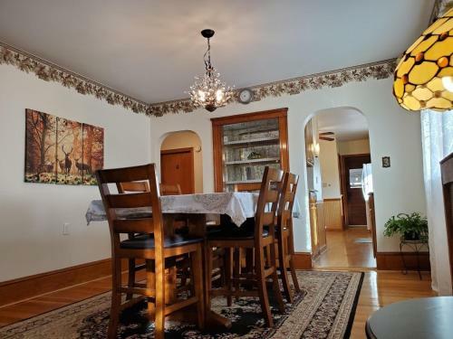 Spacious 4b Harvard Apartment