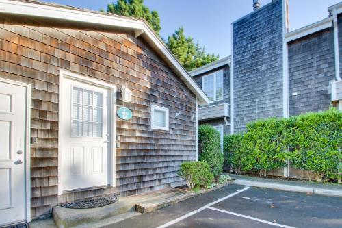 Beaches Inn | Pirates Cove Cabana 8