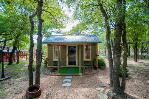 Le Petit At Lonesome Dove Cottage