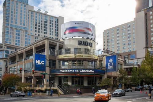 Apartamento Colorful + Spacious 2br | Near Spectrum + Stadium