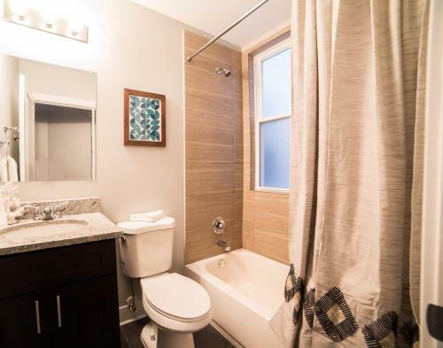 Apartamento Three-bedroom On W Barry Avenue Apt 2f