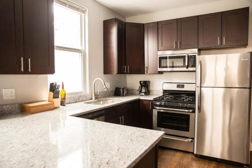 Apartamento Three-bedroom On W Barry Avenue Apt 2f