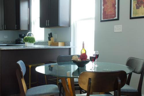 Apartamento Three-bedroom On W Barry Avenue Apt 2f
