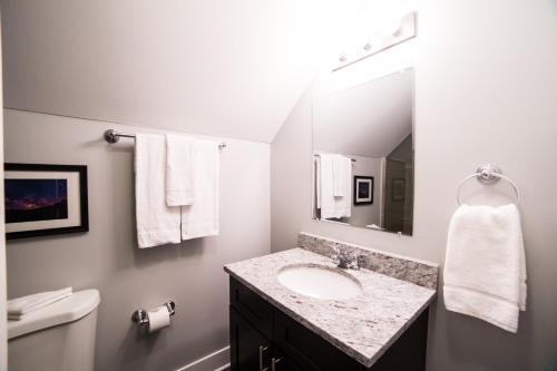 Apartamento Three-bedroom On W Barry Avenue Apt 2f