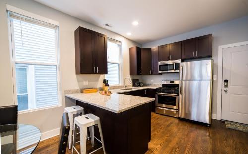 Apartamento Three-bedroom On W Barry Avenue Apt 2f
