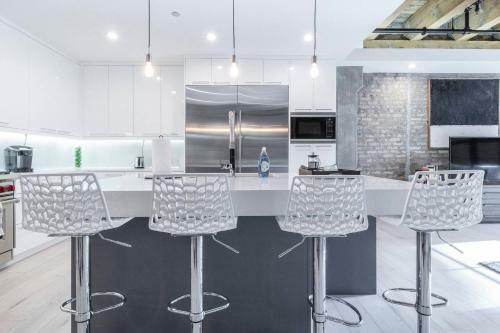 Apartamento Spacious & Private 3 Bdr Luxury Condo In Downtown!
