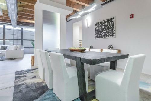 Apartamento Spacious & Private 3 Bdr Luxury Condo In Downtown!