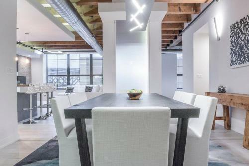 Apartamento Spacious & Private 3 Bdr Luxury Condo In Downtown!