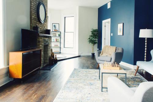 Apartamento Two-bedroom On W Belden Avenue Apt 2e