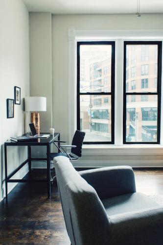 Apartamento Two-bedroom On W Belden Avenue Apt 2e
