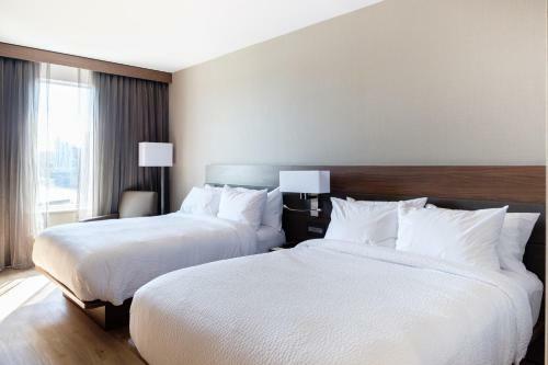 AC Hotel By Marriott Cincinnati At The Banks