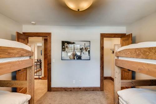 Little Lake Lodge