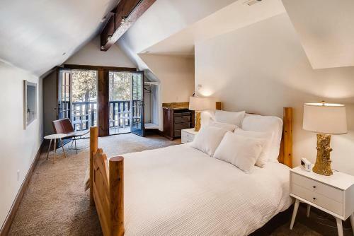 Little Lake Lodge