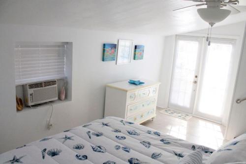 Dolphin Bungalow Bungalow