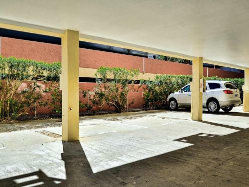 Sunset Villa Unit 104