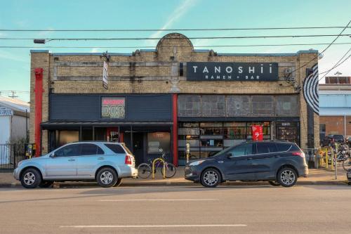 Apartamento Bold + Trendy | Parking | 1 Mi From Uptown @ 2br