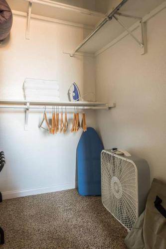 Apartamento Bold + Trendy | Parking | 1 Mi From Uptown @ 2br