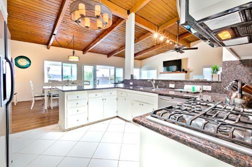 Dp-338 - Hillside Getaway Two-bedroom Holiday Home