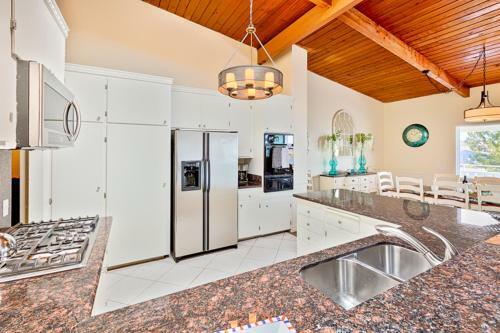 Dp-338 - Hillside Getaway Two-bedroom Holiday Home