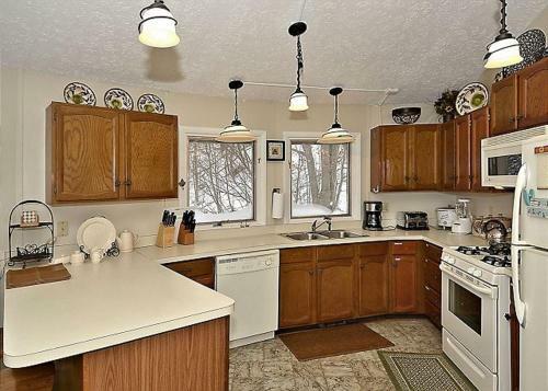 Round To It Three-bedroom Chalet