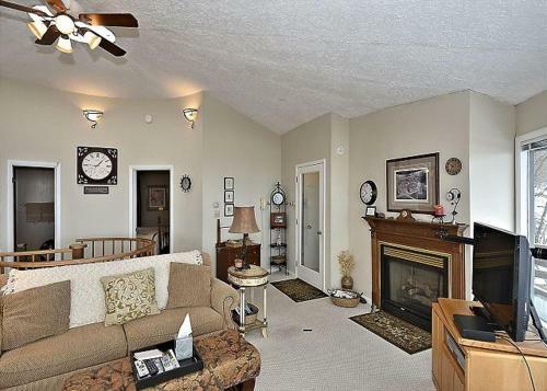 Round To It Three-bedroom Chalet