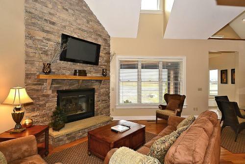 White Aspen Three-bedroom Chalet